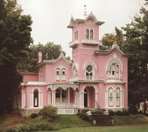 Pink Victorian House, Pink House Exterior, Painted Lady House, Princes House, Victorian Homes Exterior, Storybook Homes, Pink Victorian, Victorian Style Homes, Painted Ladies