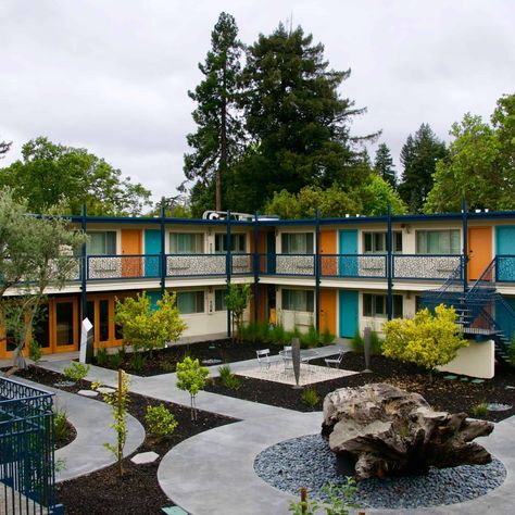 When planning a trip, Mod Betty knows it is a challenge to find vintage-era lodging that is worth more than a quick snapshot. So it’s a thrill to share our stay at The Astro, a Sonoma County California stop that celebrates its 1960’s motel history while also offering amenities and… Hostels Design, Sonoma County California, Best Boutique Hotels, Vintage Hotels, Hotel Building, Small House Design Plans, Architecture Building Design, Exterior Makeover, Hotel Motel