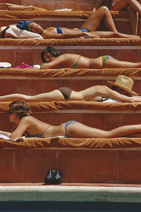 Sunbathing In Capri Slim Aaron, Slim Aarons Prints, Slim Aarons, Capri Italy, Framing Photography, European Summer, Foto Inspiration, Attractive People, Hollywood Glamour