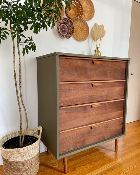 Chest Bedside Table Night Stands, Vintage Dresser Refinish, Mcm Painted Nightstands, Refurbished Mcm Furniture, Flipping Mid Century Furniture, Mid Century Dresser Flip, Textured Dresser Drawers Diy, Square Dresser Makeover, Painted Mid Century Furniture Bedroom