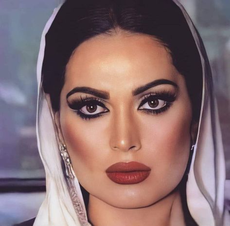 Arab Makeup Looks, Arab Makeup, Arm Toning, Middle Eastern Makeup, Angelcore Aesthetic, Arm Toning Exercises, Toning Exercises, Film Character, Arabic Makeup