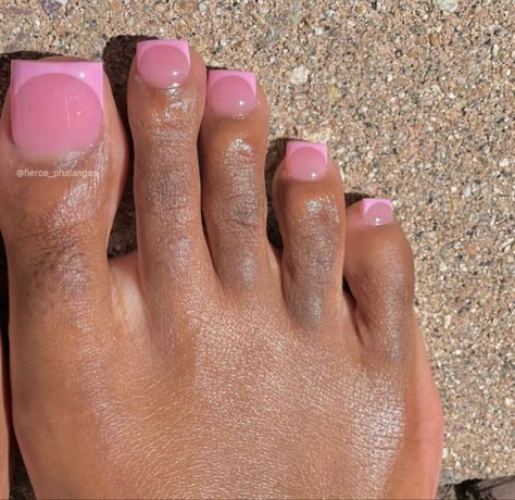 Pink Toe Nails Black Women, Pedicure French Tip Pink, Acrylic Nails Toes Art Designs, Light Pink Pedicure Ideas, Pink French Pedi, Pink Pedicure French Tip, Pedicure With Tips, Pink French Tip Toenails, Pink French Pedicure Toenails