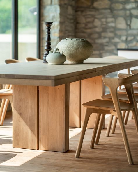 The Double Extendable Dining Table is a successful combination of pure lines and a solid look✨ Kitchen Island Oak, Minimal Dining Table, Ethnicraft Furniture, Big Dining Table, Denver Modern, Dining Table Oak, Timber Table, Extending Table, Teak Dining Table