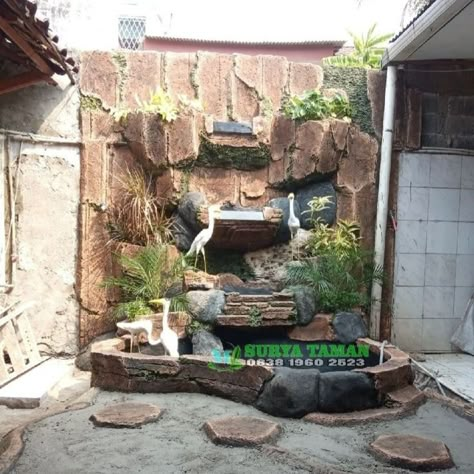 Small Pools Backyard, Kolam Air, Water Fountain Design, Kolam Koi, Indoor Plant Wall, Garden Pond Design, Diy Water Fountain, Garden Water Fountains, Diy Garden Fountains