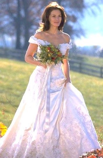 Julia Roberts in Runaway Bride, costumes by Albert Wolsky Movie Wedding Dresses, Bride Wars, Wedding Dress Costume, Tv Weddings, Mrs Always Right, Runaway Bride, Wedding Dress Gallery, Iconic Weddings, Wedding Movies