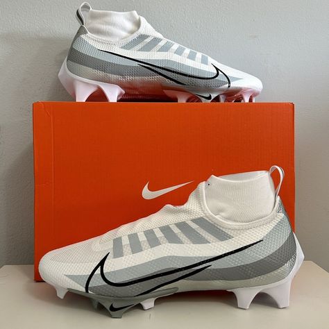 Soccer Necessities, Custom Football Cleats, American Football Cleats, Trending Shoes For Men, Womens Soccer Cleats, Cool Football Boots, Best Soccer Cleats, Best Soccer Shoes, Girls Soccer Cleats