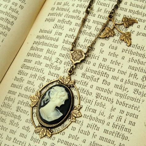 Cameo Necklace Outfit, Steampunk Inspiration, Victorian Accessories, Ladies Necklace, Cheap Necklaces, Cameo Jewelry, Victorian Lady, Vintage Cameo, Cameo Necklace