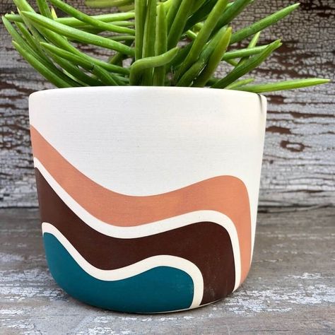 Planter Pot Design Ideas, Pot Glazing Ideas, Pottery Flower Pots Handmade, Clay Pot Design, Clay Planters Diy, Cute Plant Pot Designs, Flower Pot Painting Ideas Aesthetic, Ceramic Pot Painting, Pot Designs Painted