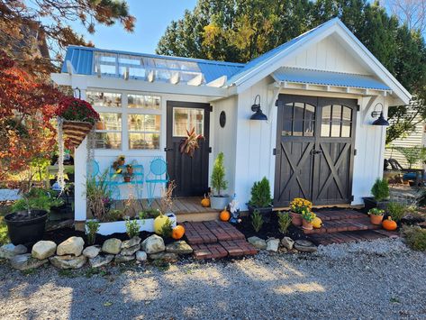 Shed And Greenhouse Combo, Shed And Greenhouse, Greenhouse Shed Combo, Creative Garden Decor, Homesteading Diy, Greenhouse Shed, Garden Tool Shed, Backyard Water Feature, Backyard Greenhouse