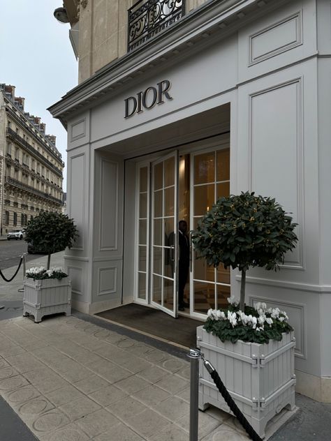 Makeup Store Exterior, Dior Store, Clothing Store Design, Store Design Boutique, Laundry Design, Beauty Room Decor, Boutique Decor, Architecture Design Concept, Shop Front Design