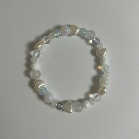 Cute Simple Beaded Bracelets, Cute Bracelets Ideas Beads Simple, Cute Bracelet Ideas Glass Beads, Simple Beaded Bracelets Ideas, Glass Bead Bracelet Ideas Aesthetic, Simple Bracelet Ideas, Bracelet Ideas Glass Beads, Bracelet Ideas Simple, Gelang Manik Handmade