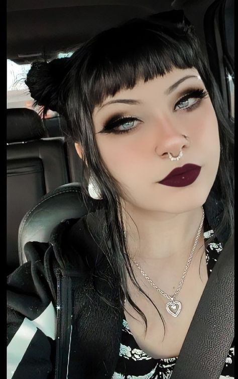 Piercing Dark Makeup Aesthetic Grunge, Beautiful Goth Makeup, Punk Hair And Makeup, Goth Hair Women, Metalhead Makeup Tutorial, Black Makeup Looks Goth, Goth New Years Makeup, Gothic Makeup Ideas Dark Beauty, Colorful Punk Makeup