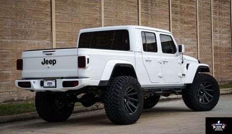 White Gladiator Jeep, Jeep Truck Gladiator, Jeep Gladiator Custom, Custom Jeeps, Jeep Names, Studebaker Trucks, Jeep Scrambler, White Jeep, Jeep Jt