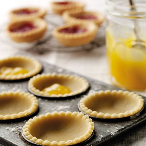 Jam Tarts Recipe, Strawberry Jam Tarts, How To Make Tart, Lemon Curd Tart, Easy Jam, Tart Dough, Tarts Recipe, Jam Tarts, Tart Baking