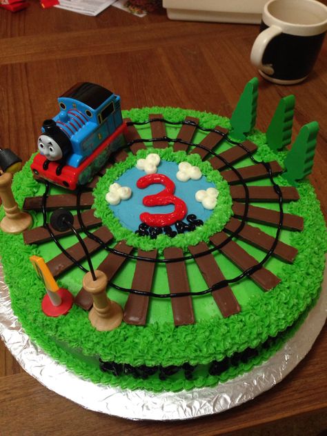 Train Birthday Party Cake, 2nd Birthday Cake Boy, Thomas Birthday Cakes, Birthday Cake Kids Boys, Thomas The Train Cake, Thomas Train Birthday, Train Theme Birthday Party, Thomas The Train Birthday, Toddler Birthday Cakes