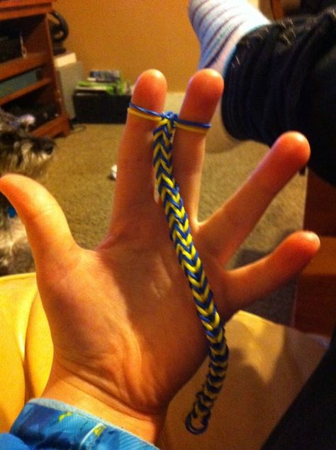 Rubber Band Bracelet Without Loom : 6 Steps - Instructables Rubber Band Bracelet Without Loom, Loom Band Bracelets, Rainbow Loom Rubber Bands, Hanging Craft Ideas, Bff Bracelets, Rubber Band Bracelet, Hanging Craft, Rainbow Loom Bracelets, Paper Wall Hanging