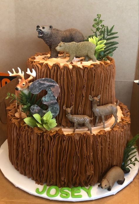 Woodland animal cake Wildlife Cake Ideas, Forest Cake Ideas, Woodland Creature Cake, Forest Theme Cake, Camping Cake Ideas, Wildlife Cake, Forest Animals Cake, Forest Animal Cake, Forest Birthday Cake