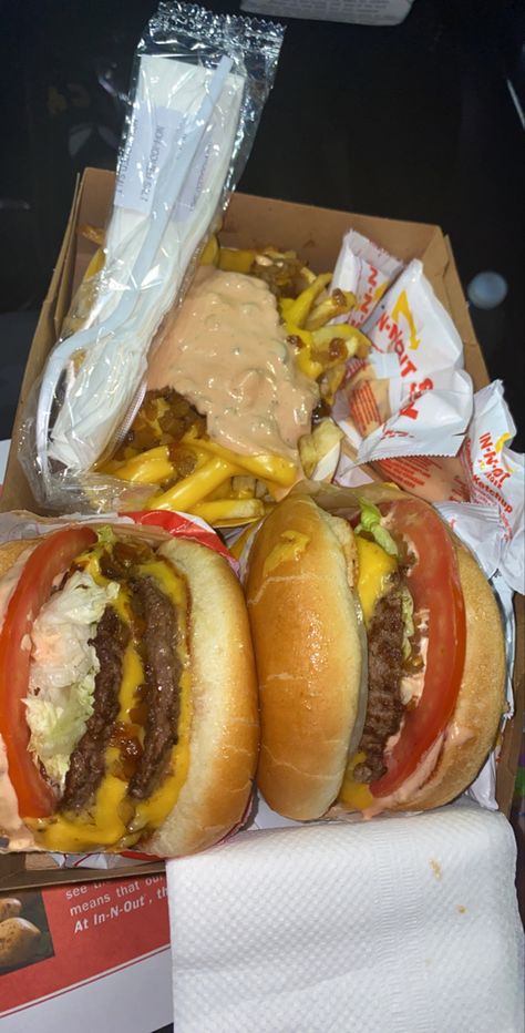 In And Out Burger Aesthetic, In N Out Burger Aesthetic, In And Out, Sleepover Food Dinner, In N Out Aesthetic, Food Dinner Ideas, In And Out Burger, In N Out Burger, Soul Food Dinner