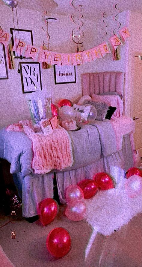 Best Friend Birthday Decor, Birthday Ideas For Roommate, Dorm Room Birthday Surprise, Decorating Best Friends Room Birthday, Birthday Room Decorations Surprise Best Friend, College Dorm Birthday Decorations, Decorating Friends Room For Birthday, Birthday Dorm Decorations, Birthday Dorm Room Surprise