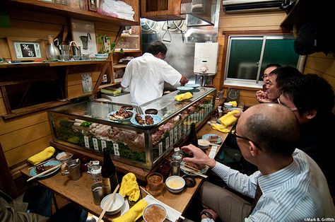 Yakitori Bar Chicken On Skewers, Yakitori Bar, Ramen House, Japanese Restaurant Interior, Japanese Bar, Ramen Bar, Ramen Restaurant, Noodle Bar, Shibuya Crossing