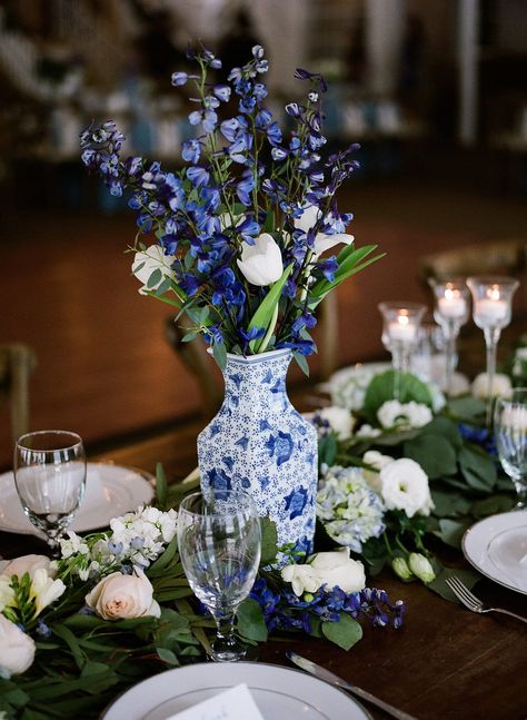 Delft Wedding Decor, Delft Blue Wedding Decor, Delft Wedding Theme, Blue Vases Wedding, Delft Blue Wedding, Delft Wedding, Blue Willow Wedding, Chinoiserie Wedding, Blue Decorations