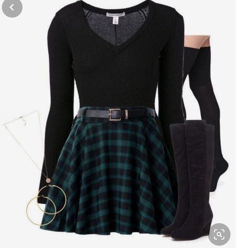 You are a young girl very popular with very dark secrets, but what ha… #fanfiction #Fanfiction #amreading #books #wattpad Stil Rock, Slytherin Clothes, Slytherin Outfit, Slytherin Fashion, Stile Harry Potter, Hogwarts Outfits, Teenage Outfits, Kleidung Diy, Modieuze Outfits