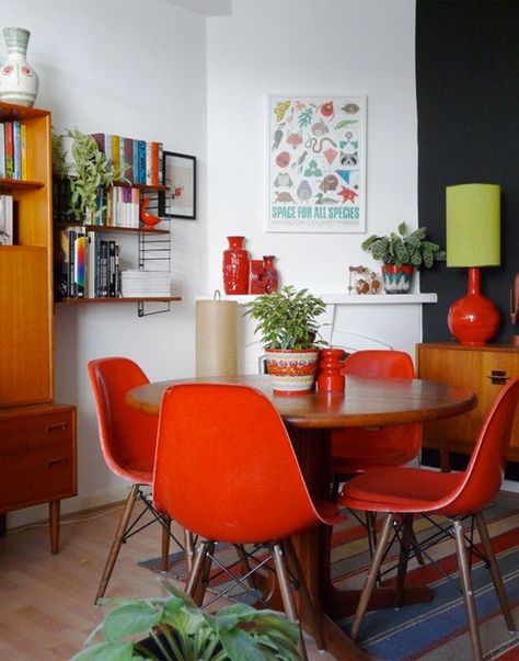 red diner chairs | Get the Look: The Small Red Dining Chair Remodel Entryway, Red Dining Chairs, Orange Chairs, Remodel Farmhouse, Red Chairs, Red Dining Room, Casa Retro, Eclectic Dining Room, Eclectic Dining