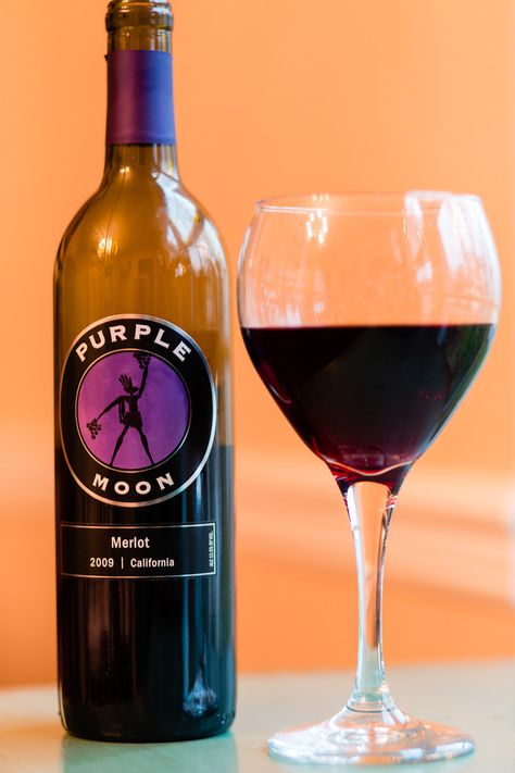 Purple Moon Merlot - can't beat the price on this easy drinking merlot from Trader Joes! Best Trader Joes Wine, Types Of White Wine, Spanish Red Wine, Halloween Spell Book, Non Alcoholic Wine, Purple Moon, Wine Expert, Wine Education, Wine Dinner