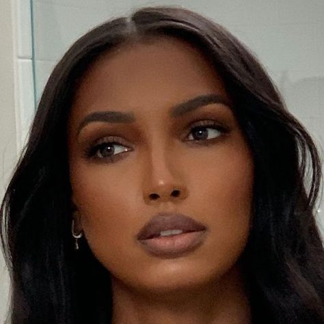 Jasmine Tookes on Instagram: "Feels good to be glammed up! @leahdarcymakeup @hairbyruslan 🤎" Jasmine Tookes Instagram, Jasmin Tookes, Formal Makeup, Soft Beauty, Jasmine Tookes, Glamour Makeup, Dark Skin Makeup, June 17, Girls Makeup