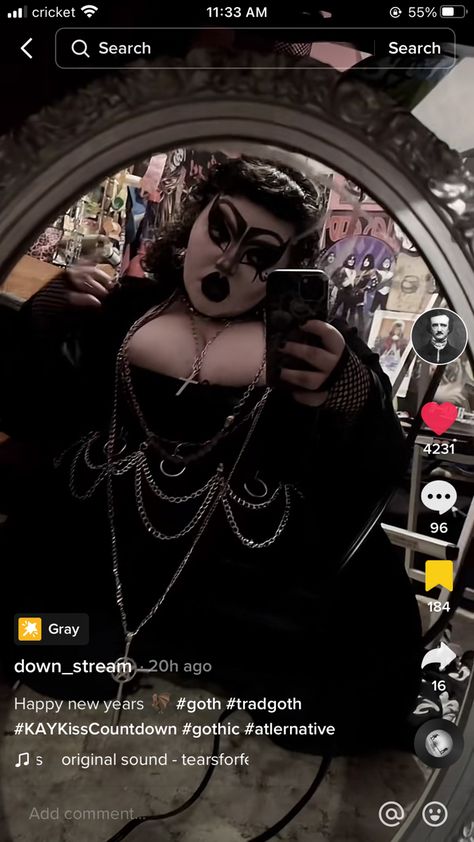 Trad Goth Outfits Plus Size, Plus Size Trad Goth, Thick Goth Plus Size, Chubby Goth Outfit, Traditional Goth Makeup, Fat Goth, Chubby Goth, Emo Clothes For Girls, Thick Goth