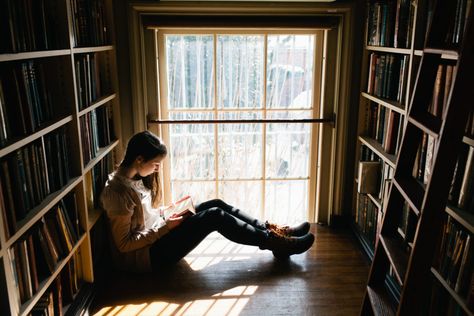 Books To Read For Women, Indoor Window, Good To Great, Window Light, Woman Reading, Reading A Book, Psychology Books, Good Wife, Summer Reading