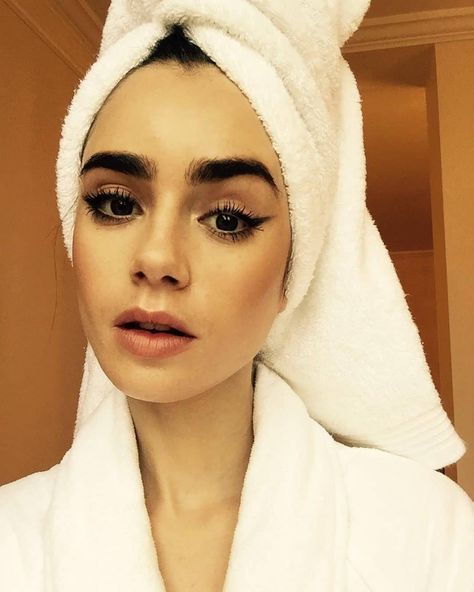 530 Me gusta, 4 comentarios - LILY_FAN ❣️🌺 (@lily__collinz___) en Instagram: "#lilyjcollins #lilycollinsstyle #lilycollinsfan #lily #beautifuldress #photoset #redcarpet #redlips…" Lily Collins Eyebrows, Lily Collins Hair, Towel Series, Mid Afternoon, Photography Magazine Cover, Lily Collins, Photo Set, Red Lips, Editorial Photography