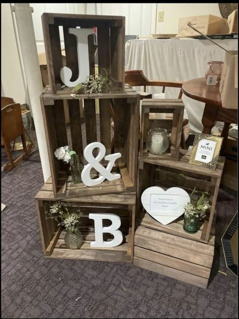 Crate Wedding Decor, Charming Backyard, Wedding Crates, Potted Herbs, Crate Decor, Wedding Decorations Ideas, Wooden Wedding Signs, Simple Centerpieces, Garden Decor Diy