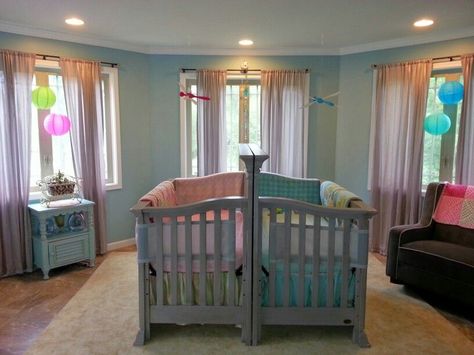 Boy and Girl Twin Nature Themed Nursery - super cute, if I ever happen to have twins :) Small Twin Nursery, Twin Baby Rooms, Nature Themed Nursery, Twin Nursery, Ideas Habitaciones, Boy Girl Twins, Baby Room Themes, Small Nurseries, Unique Nursery