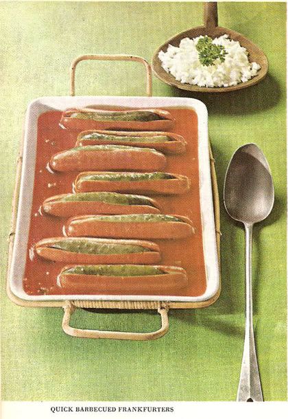 Pickle Stuffed Wieners in BBQ Sauce. I can just imagine the comments from my family if I put this on the table! Keto Apps, 1970s Food, Wednesday Dinner, Hardy Kiwi, Ugly Food, Scary Food, Holiday Salads, Green Slime, Gross Food