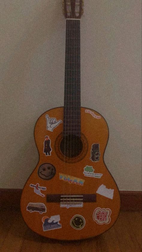 Sticker Guitar Aesthetic, Acoustic Guitar Stickers Ideas, Acoustic Guitar Aesthetic Stickers, Stickers On Guitar Acoustic, Guitar Covered In Stickers, Guitar Stickers Aesthetic, Stickers On Guitar, Acoustic Guitar Stickers, Guitar With Stickers