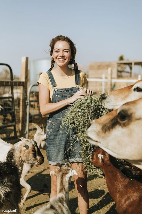 Feeding Goats, Farmer Girl, Farm Lifestyle, Farm Photography, Gardening Outfit, A Cow, Foto Art, Farm Girl, Cat Care