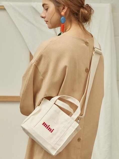 Mini Canvas Bag Tote Bag Inspiration, Vitrine Design, Desain Tote Bag, Tas Mini, Canvas Bag Design, Sac Diy, Sacs Design, Studio Foto, Tas Fashion