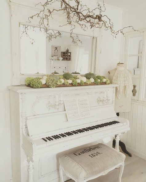 White piano in a charming Nordic French style interior by Villa Jenal with all white decor. #allwhitedecor #swedishstyle #frenchnordic #nordicfrench #interiordesign All White Decor, Piano Room Decor, Painted Pianos, Piano Decor, White Piano, French Style Interior, Scandi Interiors, Piano Room, Nordic Living