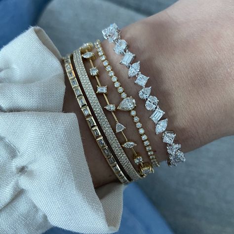 Diamond Tennis Bracelet Stack, 18k Gold Bangle, Trending Bracelets, Bracelets Gold Diamond, Diamond Tennis Bracelet, Jewelry Fashion Trends, Bracelet Design, Classy Jewelry, Stacked Jewelry