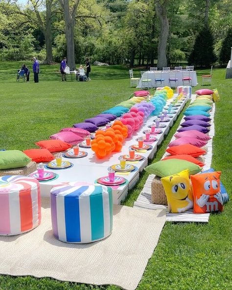 Outdoor Rental Backyards, Pool Party Picnic, Kids Floor Table Party, Summer Party Kids Ideas, Outdoor Party Setup Ideas, Picnic Birthday Party Ideas For Kids, Rainbow Picnic Party, Outdoor Birthday Party Ideas For Kids, Kids Picnic Party