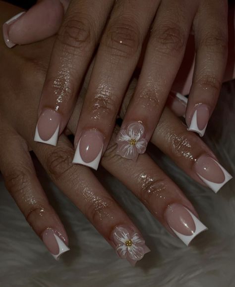 Short Nails Baddie Design, Short French Tip Acrylic Nails With Flower, Short Baddie Nail Ideas, White Vacation Nails, 90s French Tip Nails, Maximalist Nails, Nail Poses, Short Fake Nails, Drip Nails