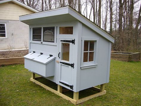 medium chicken coop plans 4x8 Chicken Coop, Easy Diy Chicken Coop, Chicken Coop Blueprints, Chicken Houses, Chicken Shed, Chicken Care, Portable Chicken Coop, Poultry House, Chicken Pen