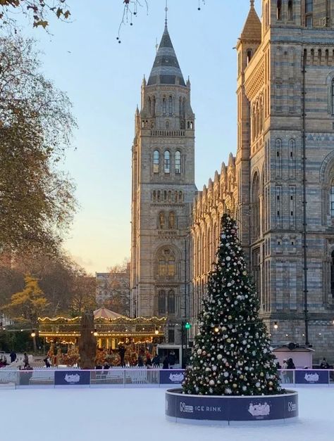 England In Christmas, London In Winter Pictures, London England Christmas, Christmas Time In London, Christmas In England Aesthetic, England At Christmas, London In Christmas Time, London Christmas Bucket List, Xmas In London