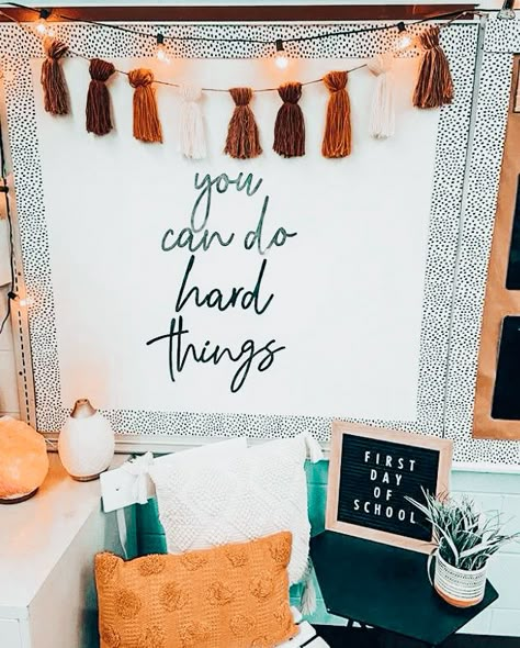 Encouraging Bulletin Boards Elementary, Black Classroom Walls, Cozy Corner Kindergarten, Buliton Board Ideas Schools High School, Calming Teachers Lounge, Decorating White Boards Classroom, Cinderblock Wall Classroom, Cozy Classroom Themes, Cute Signs For Classroom