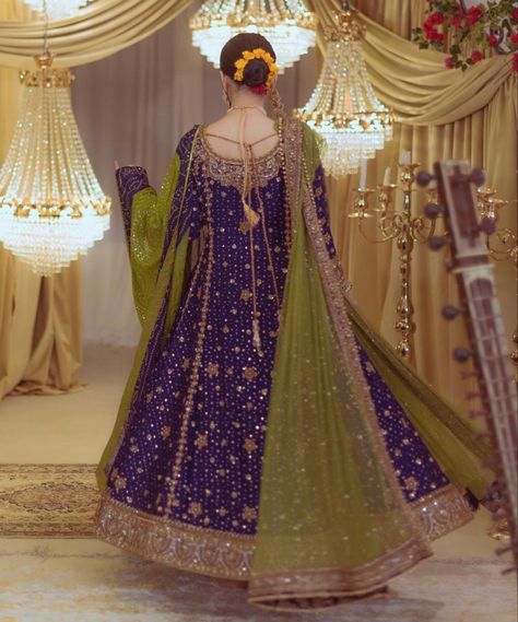 Mehndi Guest Outfit Pakistani, Banarasi Outfits, Tiktok Dress, Weading Dress, Mehendi Dresses, Mehndi Dress, Desi Wedding Dresses, Heavy Dresses, Anarkali Dress Pattern