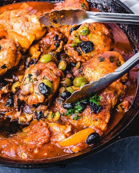 Chicken Scarpariello, Italian Chicken Dishes, Sip And Feast, Baked Teriyaki Chicken, Cacciatore Recipes, Chicken Cacciatore Recipe, Pan Seared Chicken, Seasoned Chicken, Chicken Cacciatore