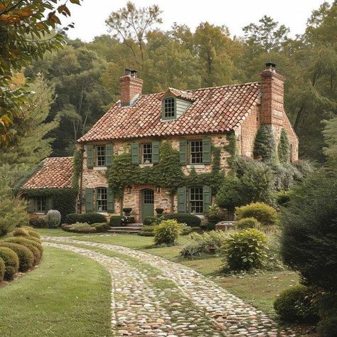 Old English Brick House, Red Brick House With Addition, Stone Rustic House, Rustic Red Brick House Exterior, Green House Exterior With Brick, Country Side Homes Interior, Vintage Brick House, Exterior Old House, Brick Cottage Homes