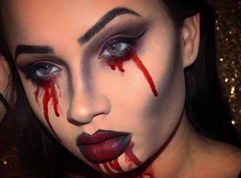 Creepy Vampire Makeup, Halloween Makeup Easy Vampire, Vampire Makeup Looks Halloween, Blood Tears Makeup, Easy Sfx Makeup Ideas, Kids Vampire Makeup, Vampyr Smink, Halloween Makeup Blood, Easy Vampire Makeup