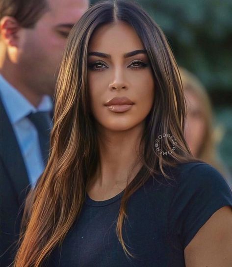 Fall Instagram, Kardashian Makeup, Kim Kardashian Makeup, Rambut Brunette, Kim Kardashian Hair, Kardashian Hair, Brown Hair Balayage, Brown Blonde Hair, Light Brown Hair